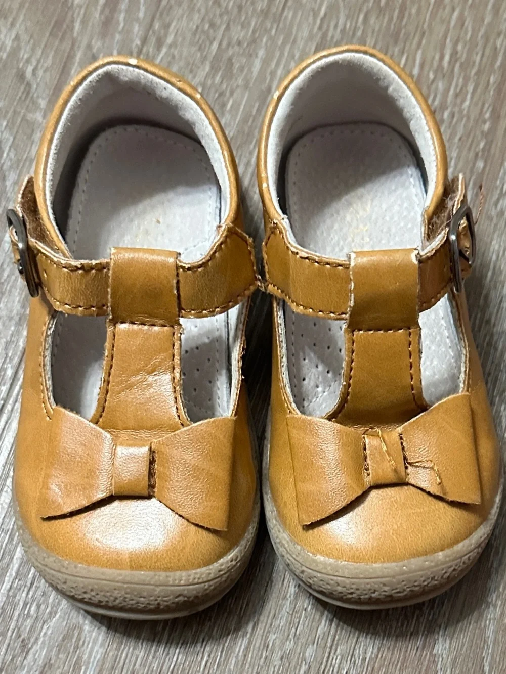 Girls' L'Amour Emma Bow T-Strap Mary Jane Shoe VGC Size 5 Tan Baby Toddler